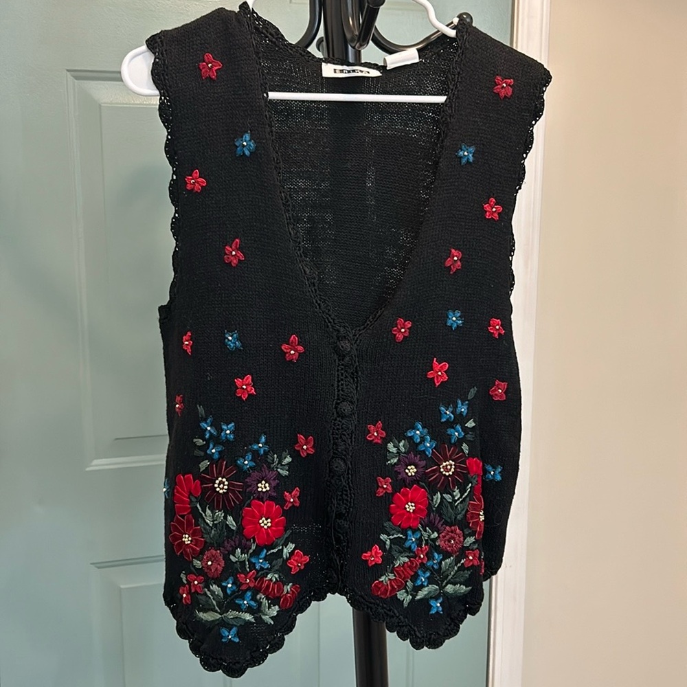 NWT Vintage Erika Women’s L Adorned Flowers Sweater Vest